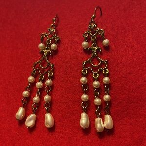 Women’s Beautiful Vintage Antique Gold Faux freshwater pearls pierced Earrings